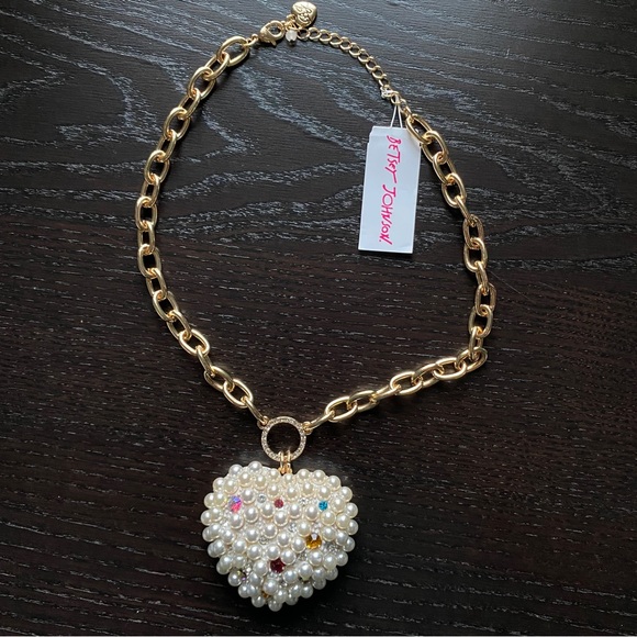 🩷 Betsey Jonson Pearl heart statement necklace - Picture 11 of 11